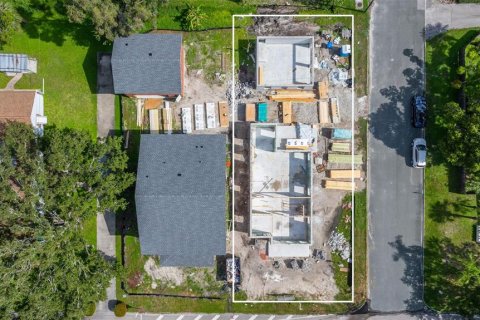 Casa en venta en Saint Petersburg, Florida, 6 dormitorios, 316.7 m2 № 1906510 - foto 2