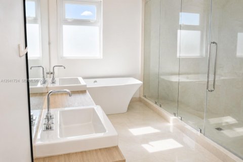 Copropriété à louer à North Miami Beach, Floride: 2 chambres, 161.28 m2 № 2171447 - photo 9