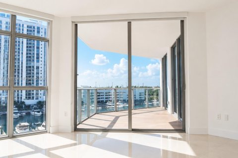 Copropriété à louer à North Miami Beach, Floride: 2 chambres, 161.28 m2 № 2171447 - photo 7