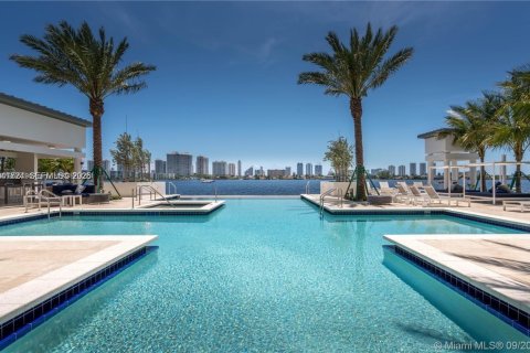 Copropriété à louer à North Miami Beach, Floride: 2 chambres, 161.28 m2 № 2171447 - photo 18