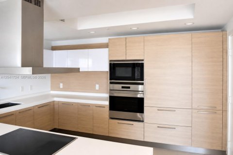 Copropriété à louer à North Miami Beach, Floride: 2 chambres, 161.28 m2 № 2171447 - photo 4