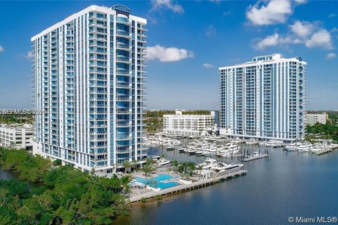 Copropriété à louer à North Miami Beach, Floride: 2 chambres, 161.28 m2 № 2171447 - photo 10