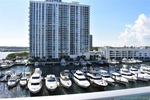 Copropriété à louer à North Miami Beach, Floride: 2 chambres, 161.28 m2 № 2171447 - photo 13