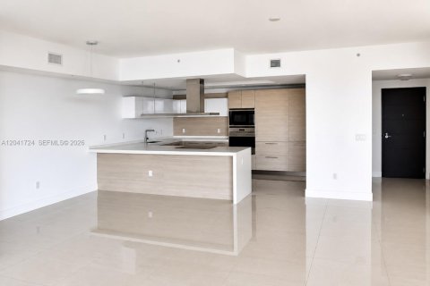 Copropriété à louer à North Miami Beach, Floride: 2 chambres, 161.28 m2 № 2171447 - photo 2