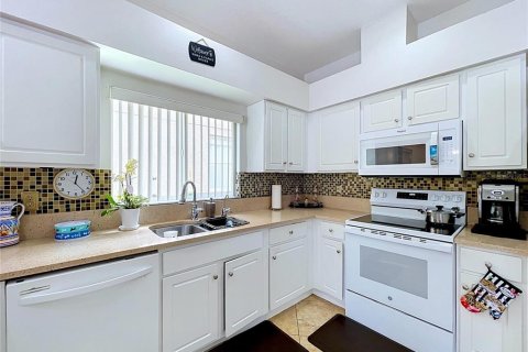 Купить виллу или дом в Уэсли-Чепел, Флорида 8 комнат, 160.81м2, № 2203211 - фото 15