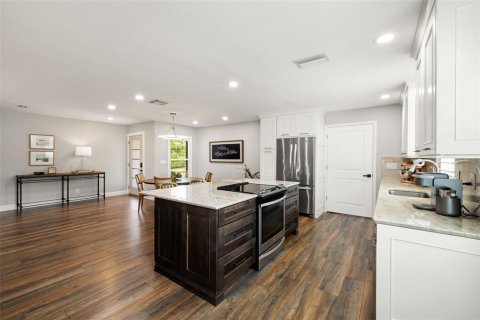 House in Odessa, Florida 4 bedrooms, 273.88 sq.m. № 2151456 - photo 3