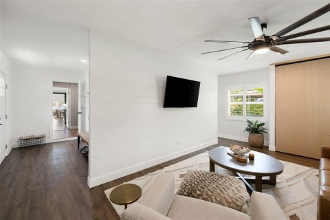 House in Odessa, Florida 4 bedrooms, 273.88 sq.m. № 2151456 - photo 7