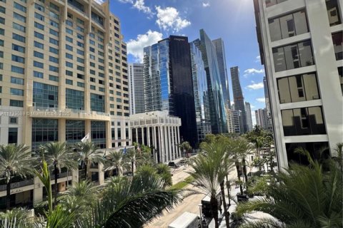 Condo in Miami, Florida, 2 bedrooms  № 1864923 - photo 11