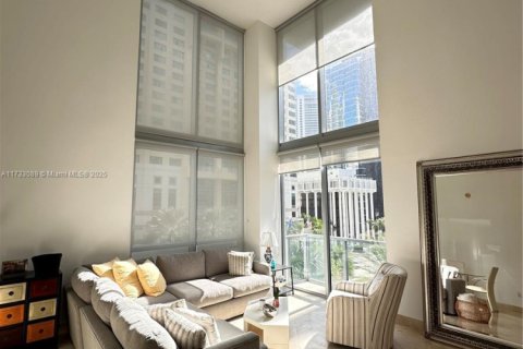 Condo in Miami, Florida, 2 bedrooms  № 1864923 - photo 1