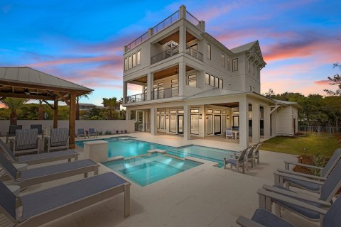 House in Inlet Beach, Florida 9 bedrooms, 566.98 sq.m. № 560452 - photo 1