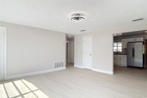 Casa en venta en Daytona Beach, Florida, 3 dormitorios, 159.88 m2 № 1721978 - foto 11