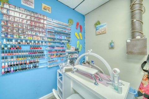 Commercial property in Sweetwater, Florida № 1979999 - photo 5