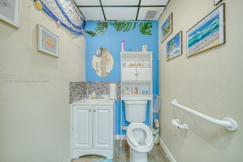 Commercial property in Sweetwater, Florida № 1979999 - photo 18