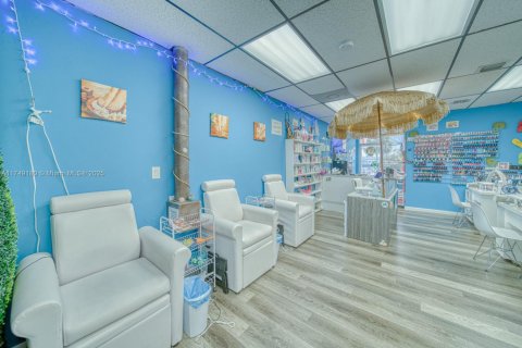 Commercial property in Sweetwater, Florida № 1979999 - photo 8