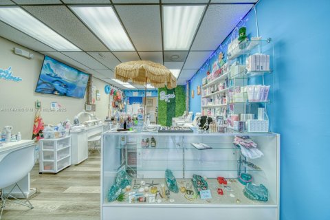 Commercial property in Sweetwater, Florida № 1979999 - photo 3