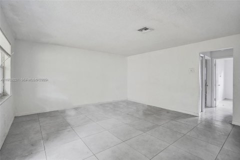 Apartamento en alquiler en Lauderhill, Florida, 2 dormitorios, 60.2 m2 № 1991082 - foto 5