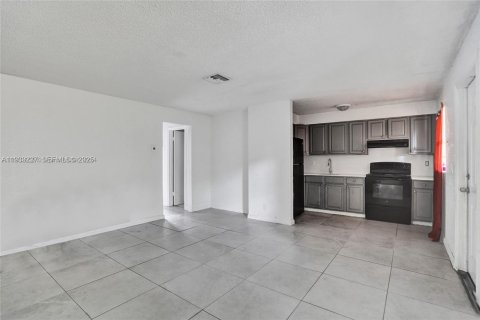 Apartamento en alquiler en Lauderhill, Florida, 2 dormitorios, 60.2 m2 № 1991082 - foto 6