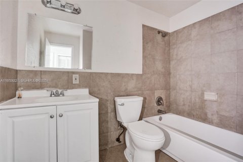 Apartamento en alquiler en Lauderhill, Florida, 2 dormitorios, 60.2 m2 № 1991082 - foto 3