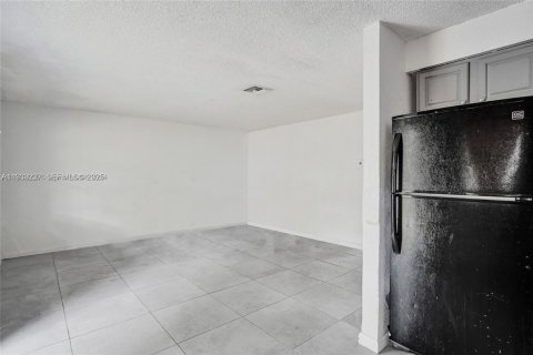 Apartamento en alquiler en Lauderhill, Florida, 2 dormitorios, 60.2 m2 № 1991082 - foto 4