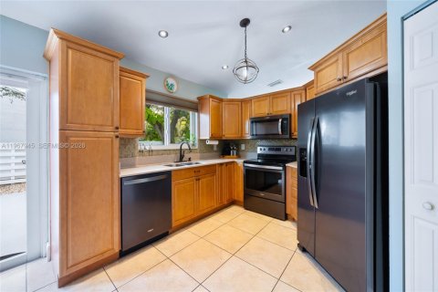 Casa en venta en Miami, Florida, 3 dormitorios, 134.99 m2 № 2029912 - foto 15