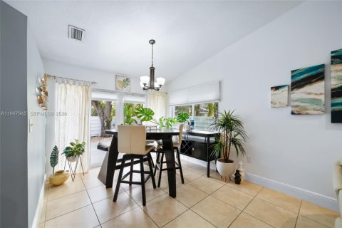 Casa en venta en Miami, Florida, 3 dormitorios, 134.99 m2 № 2029912 - foto 12