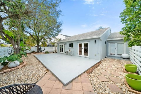 Casa en venta en Miami, Florida, 3 dormitorios, 134.99 m2 № 2029912 - foto 6