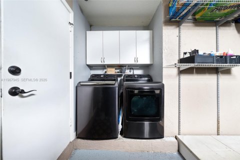 Casa en venta en Miami, Florida, 3 dormitorios, 134.99 m2 № 2029912 - foto 26