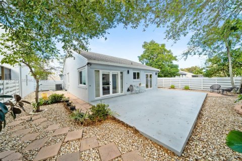 Casa en venta en Miami, Florida, 3 dormitorios, 134.99 m2 № 2029912 - foto 5