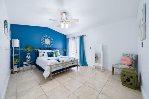 Casa en venta en Miami, Florida, 3 dormitorios, 134.99 m2 № 2029912 - foto 17