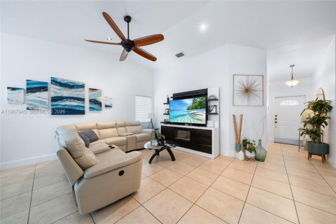 Casa en venta en Miami, Florida, 3 dormitorios, 134.99 m2 № 2029912 - foto 10