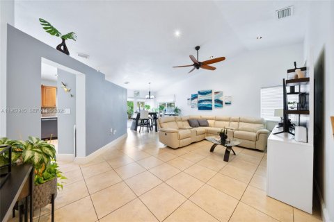 Casa en venta en Miami, Florida, 3 dormitorios, 134.99 m2 № 2029912 - foto 8