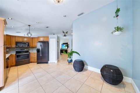 Casa en venta en Miami, Florida, 3 dormitorios, 134.99 m2 № 2029912 - foto 13