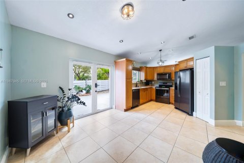 Casa en venta en Miami, Florida, 3 dormitorios, 134.99 m2 № 2029912 - foto 14
