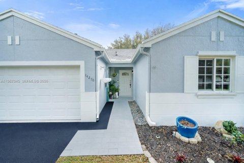 Casa en venta en Miami, Florida, 3 dormitorios, 134.99 m2 № 2029912 - foto 2