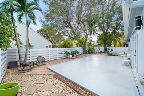 Casa en venta en Miami, Florida, 3 dormitorios, 134.99 m2 № 2029912 - foto 4