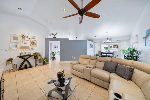 Casa en venta en Miami, Florida, 3 dormitorios, 134.99 m2 № 2029912 - foto 11