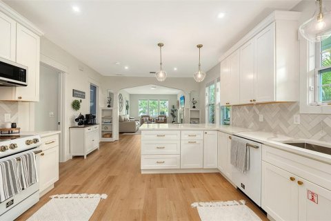 Casa en venta en Sarasota, Florida, 3 dormitorios, 165.27 m2 № 2386006 - foto 13