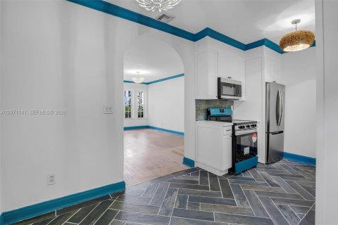 Villa ou maison à vendre à Miami Beach, Floride: 1 chambre, 60.85 m2 № 2303846 - photo 12