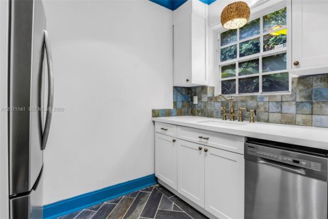 Villa ou maison à vendre à Miami Beach, Floride: 1 chambre, 60.85 m2 № 2303846 - photo 10