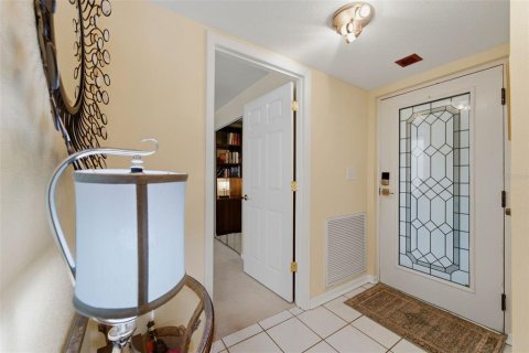 Condo in Gulfport, Florida, 2 bedrooms  № 2344943 - photo 5