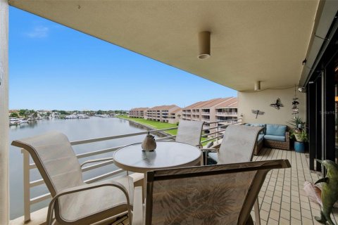 Condo in Gulfport, Florida, 2 bedrooms  № 2344943 - photo 16