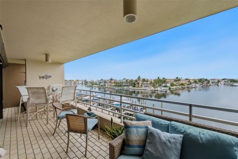 Condo in Gulfport, Florida, 2 bedrooms  № 2344943 - photo 30