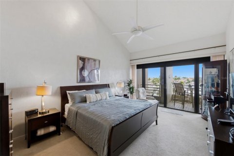 Condo in Gulfport, Florida, 2 bedrooms  № 2344943 - photo 17