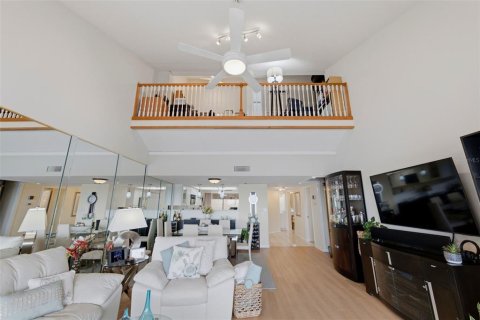 Condo in Gulfport, Florida, 2 bedrooms  № 2344943 - photo 14