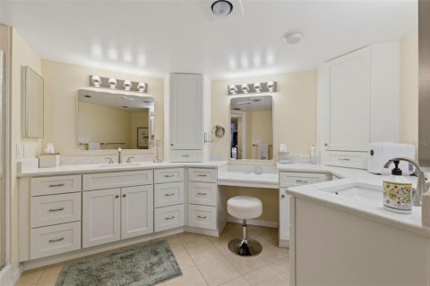 Condo in Gulfport, Florida, 2 bedrooms  № 2344943 - photo 20
