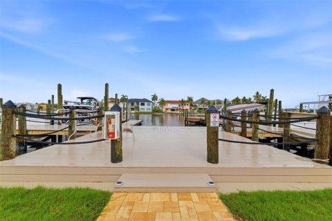 Condo in Gulfport, Florida, 2 bedrooms  № 2344943 - photo 28