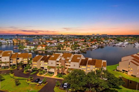 Condo in Gulfport, Florida, 2 bedrooms  № 2344943