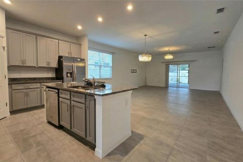 House in Eagle Lake, Florida 4 bedrooms, 207.73 sq.m. № 2210668 - photo 6