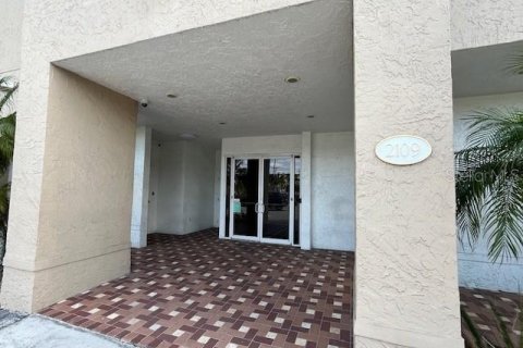 Immobilier commercial à louer à Tampa, Floride: 1731.33 m2 № 2298602 - photo 2