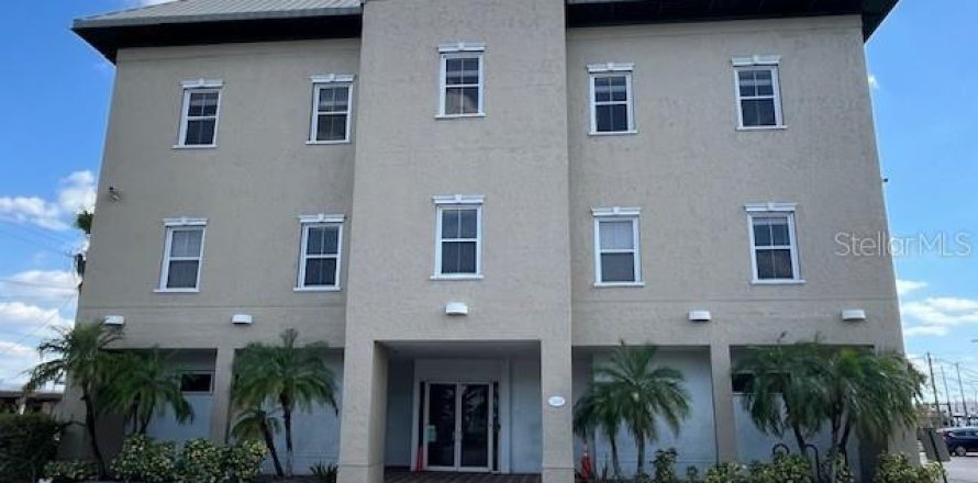 Immobilier commercial à Tampa, Floride 1731.33 m2 № 2298602